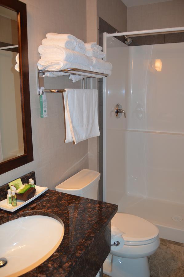 Cobble Creek Lodge Maple Creek Εξωτερικό φωτογραφία